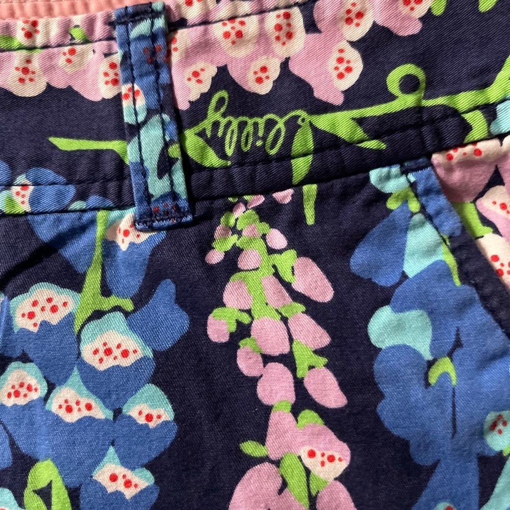 Lilly Pulitzer Navy Floral High Waist Shorts size 6 - Picture 3 of 7